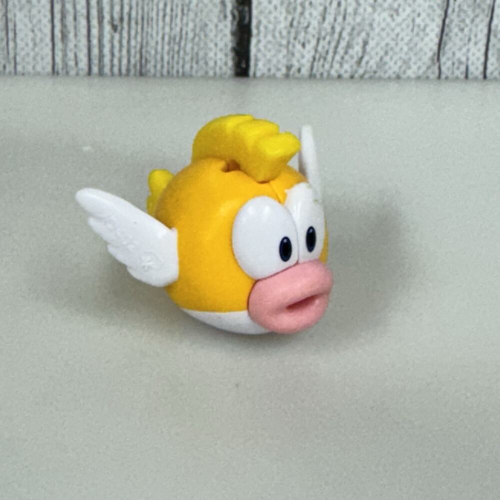 Super Mario World of Nintendo Yellow Eep Cheep Figurine Kinder Joy